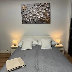  Apartment Coser Metro Onz